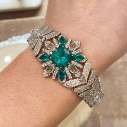 Flower Design Luxury Green Bracelet
