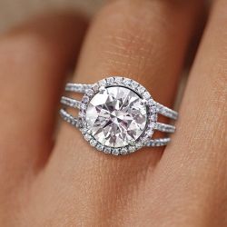 Gorgeous Round Cut Halo Engagement Ring