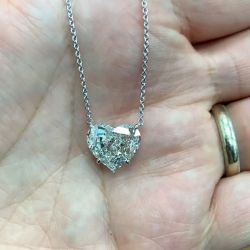 Gorgeous Classic Heart Cut Pendant Necklace
