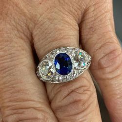 Vintage Three Stone Oval Cut Blue Sapphire Engagement Ring