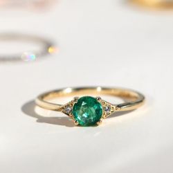 Vintage Golden Round Cut Emerald Sapphire Engagement Ring