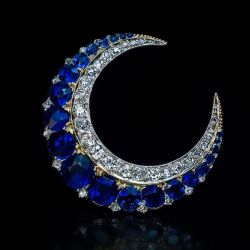 Unique Two Tone Round Cut Blue & White Sapphire Brooch