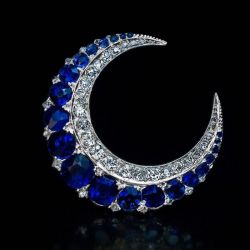 Unique Moon Design Round Cut Blue & White Sapphire Brooch