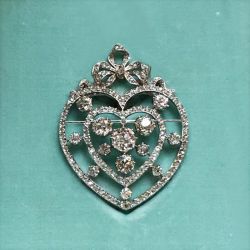 Cute Heart Design Round Cut White Sapphire Brooch