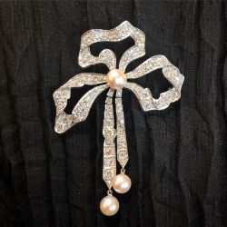 Art Deco Bow Design White Sapphire & Pearl Round Cut Brooch For Women