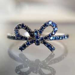 Vintage Bow Design Round Cut Blue Sapphire Cocktail Ring For Women