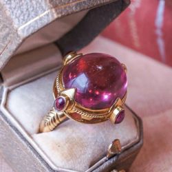 Art Deco Golden Oval Cabochon Cut Red Sapphire Cocktail Ring For Women