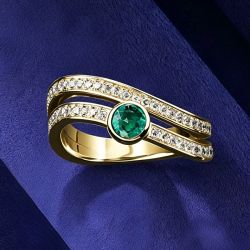 Double Wavy Round Cut Emerald & White Sapphire Engagement Ring