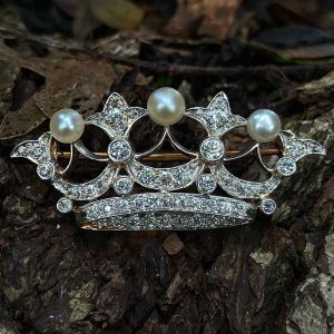 Art Deco Crown Design White Sapphire & Pearl Round Cut Brooch