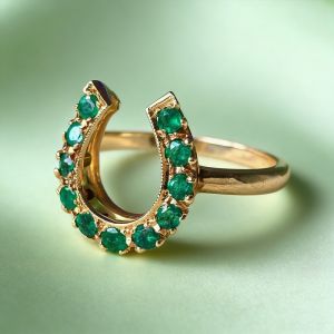 Vintage Horseshoe Design Round Cut Emerald Sapphire Cocktail Ring For Women