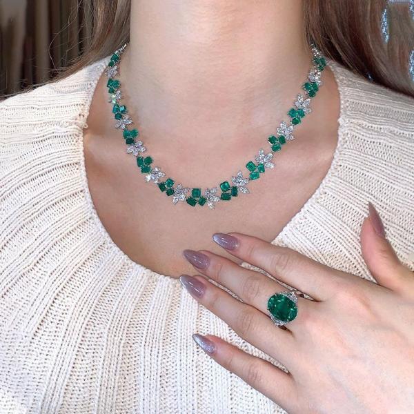 Why Is the Green Stone Necklace from NEXTEARRINGS So Captivating?