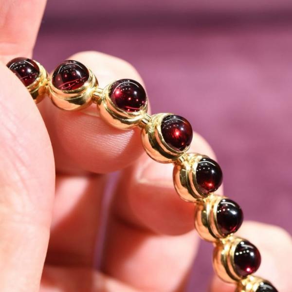Why Is a Garnet Bracelet Gift for Her the Perfect Choice for Meaningful Jewelry?