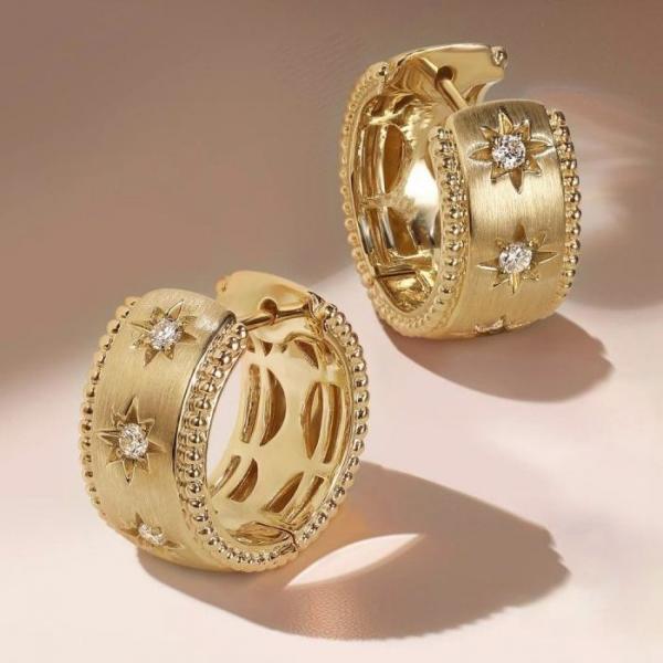 Why Are Small Gold Hoop Earrings Becoming Everyone’s Favorite Accessory?