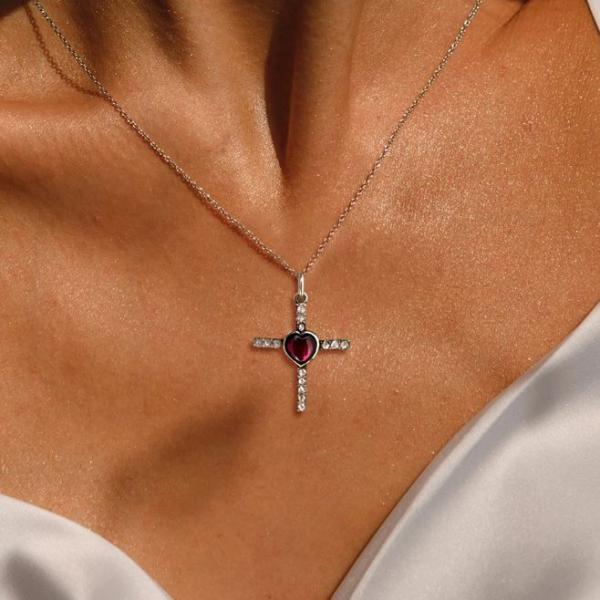 Why Is a Small Silver Cross Necklace the Timeless Piece Every Woman Needs?