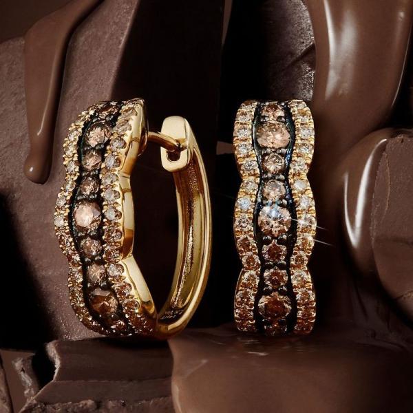 Why Should You Choose Wavy Hoop Earrings for Your Jewelry Collection?