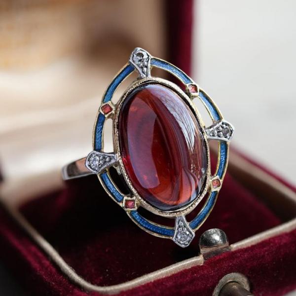 Why Is an Art Deco Ring the Perfect Choice for Vintage Elegance and Modern Style?