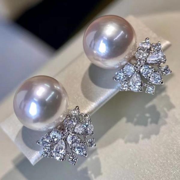Are Pearl Stud Earrings the Must-Have Classic Jewelry for Every Woman?