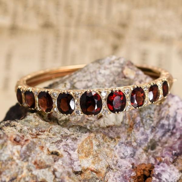 Why Is a Garnet Bracelet the Timeless Piece Every Woman Should Own?