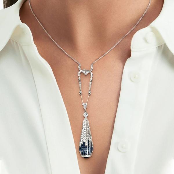 Why Are So Many Women Choosing a Blue Topaz Necklace Today?
