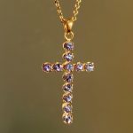 What Makes Cross Necklaces for Women a Timeless Symbol of Style and Meaning?
